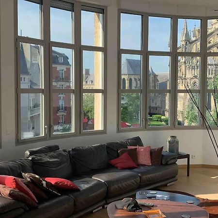 Апартаменты Loft Des Sacres - Vue Unique Sur La Cathedrale Реймс Экстерьер фото